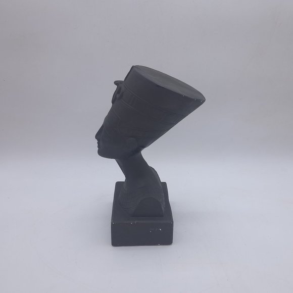 Plaster Bust of Egyptian Queen Nefertiti - Picture 3 of 11
